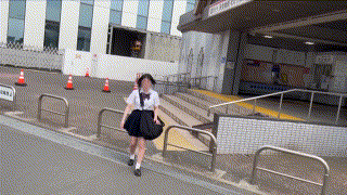 trc078【白パンツちゃん】渡辺葵依 エロGIF 1