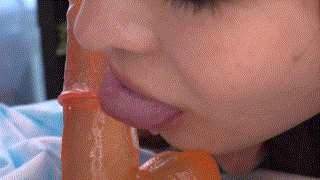 dvmm00186【一般男女モニタリングAV×マジックミラー便コラボ企画 愛する夫の目の前で路上NTR！清楚な人妻が「お口だけでコンドーム装着」に挑戦！ノーハンドでデカチンを咥えたご無沙汰妻のオマ○コは欲しがり汁が溢れ出す！旦那の目の前で寝取って最後はゴムを外して生中出し！】本田瞳｜橘京花｜生田望美｜白崎水麗 エロGIF 2